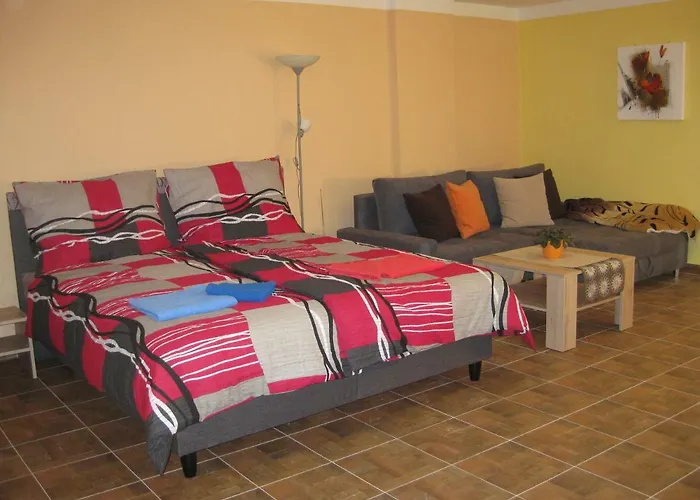 Včelka Apartman *